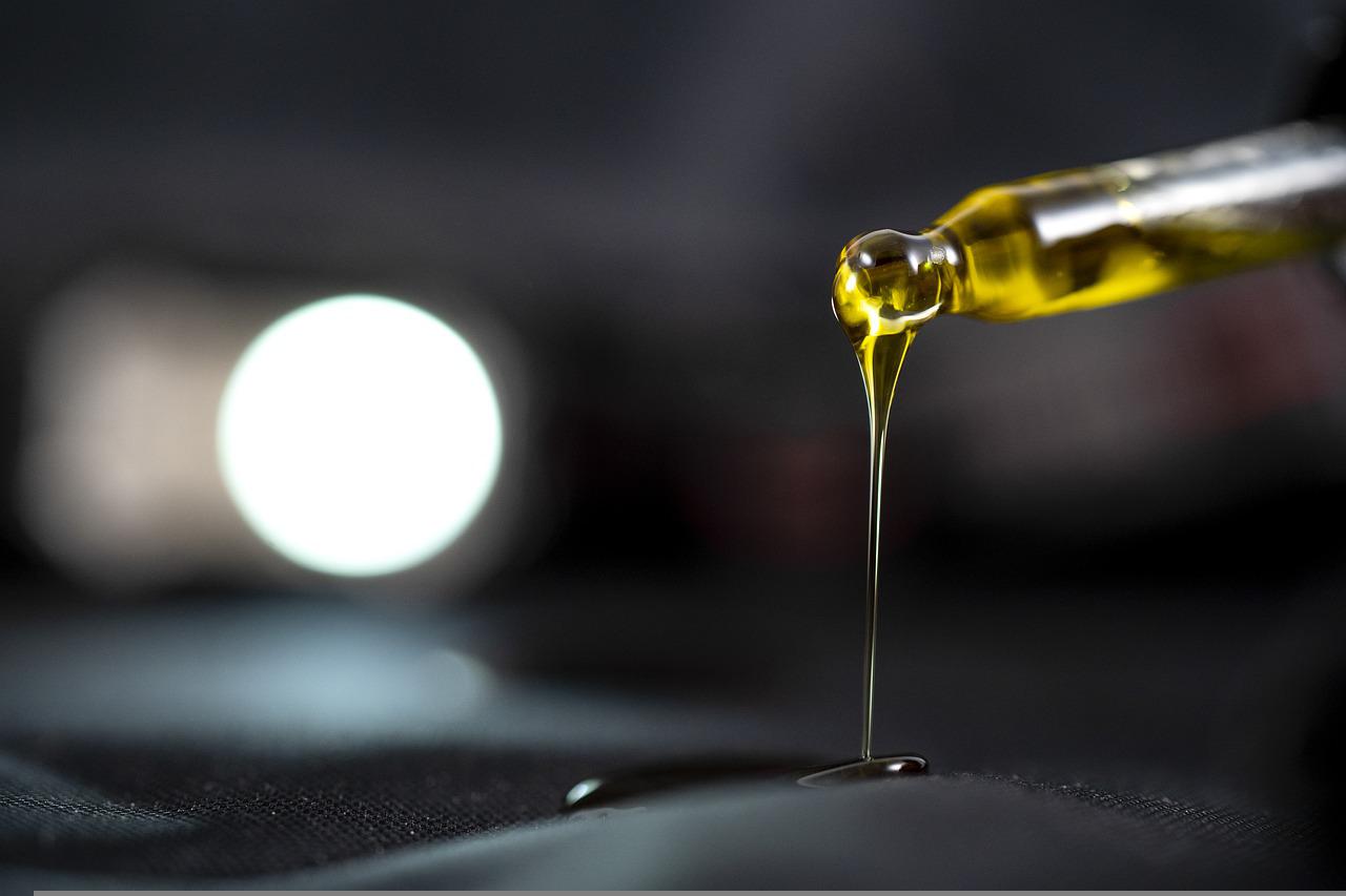 Oil Cannabis Oil Cbd Oil Hemp - subcom810 / Pixabay